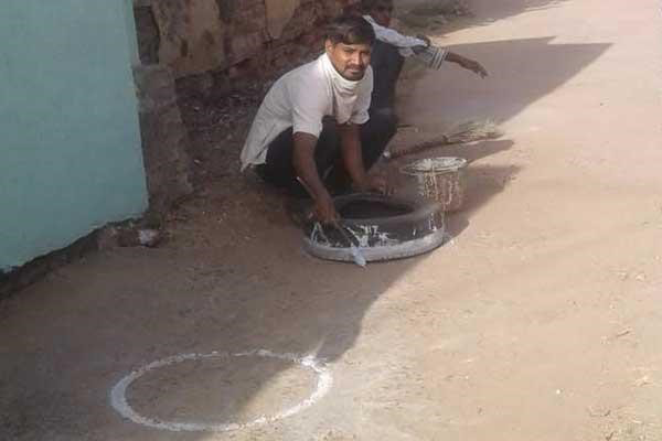 Using tires as templates, volunteers mark circles 6 feet apart to help customers practice social distancing. 